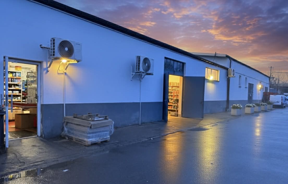 Wejście do hurtowni Wiśniewski Opakowania – ul. Wojska Polskiego 23, Sieradz